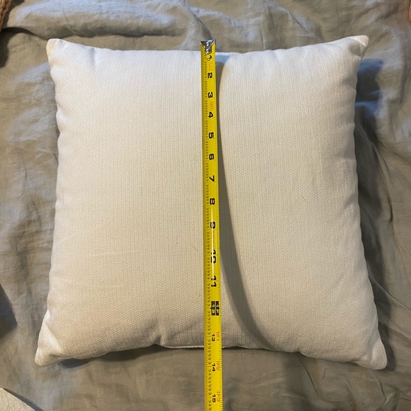 Floral pillow - Picture 3 of 3